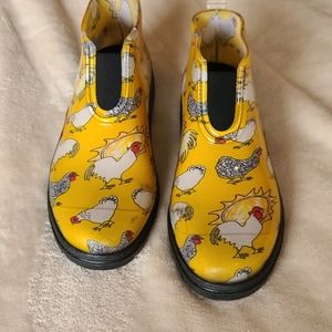 Sluggers ankle booties chicken daffodil